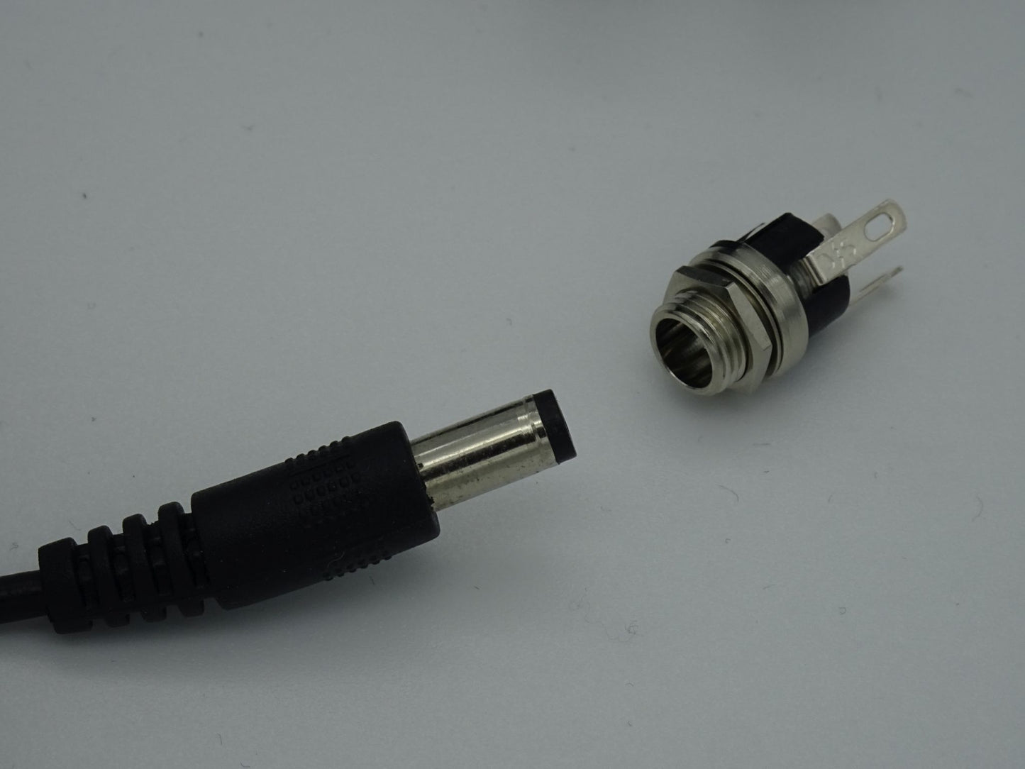 7,4 V Ladegerät für Lichtschwert
